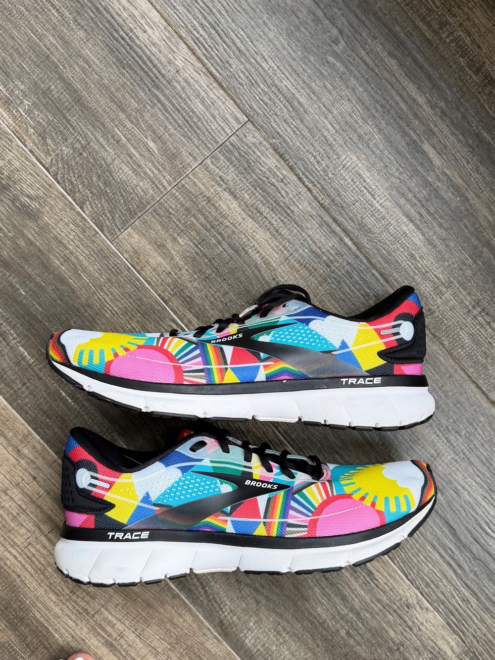 Brooks Trace 2 Shoes Lisa Congdon Running Pride Gym Sneakers Size 11.5